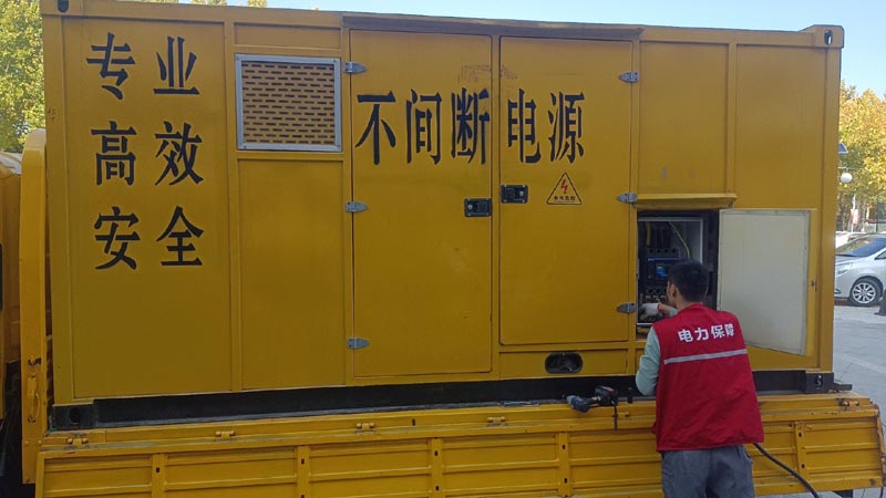 成安柴油发电机组和UPS电源配合使用时，如何避免切换过程中的电力中断？